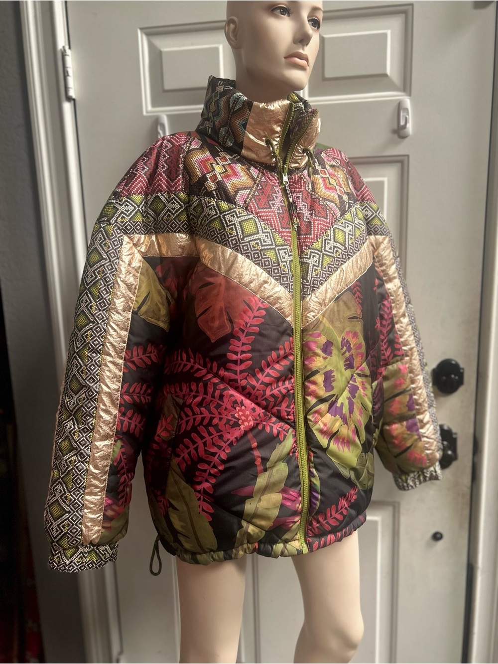 Farm Rio Tropical Rauti Metallic Reversible Quilted Floral Print Puffer Jacket - Picture 9 of 12